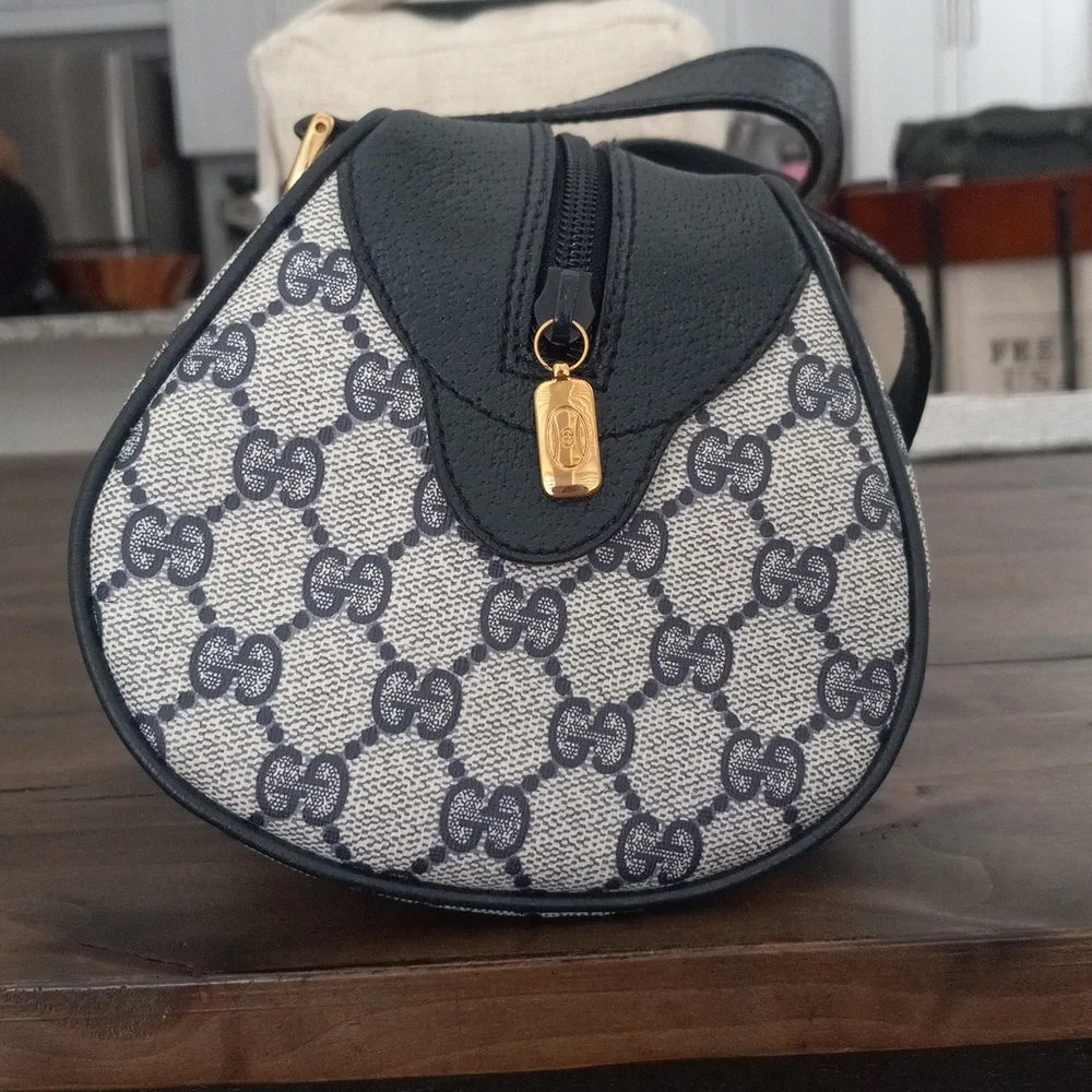 Authentic Vintage Gucci GG Monogram Supreme Tubular Satchel Bag - Picture 5 of 10